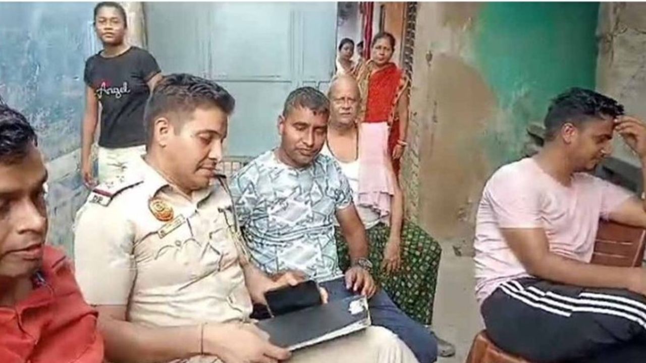 Delhi Police से हुआ भारी मिस्टेक, बिहार में लोगों ने बनाया बंधक