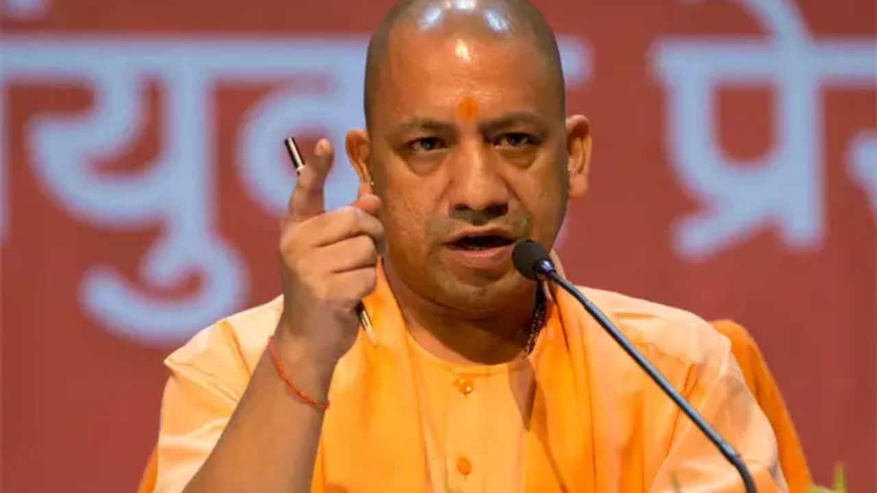 CM Yogi Adityanath: मंत्रियों को मुख्यमंत्री योगी का निर्देश, जनता मिलकर हल करें समस्या