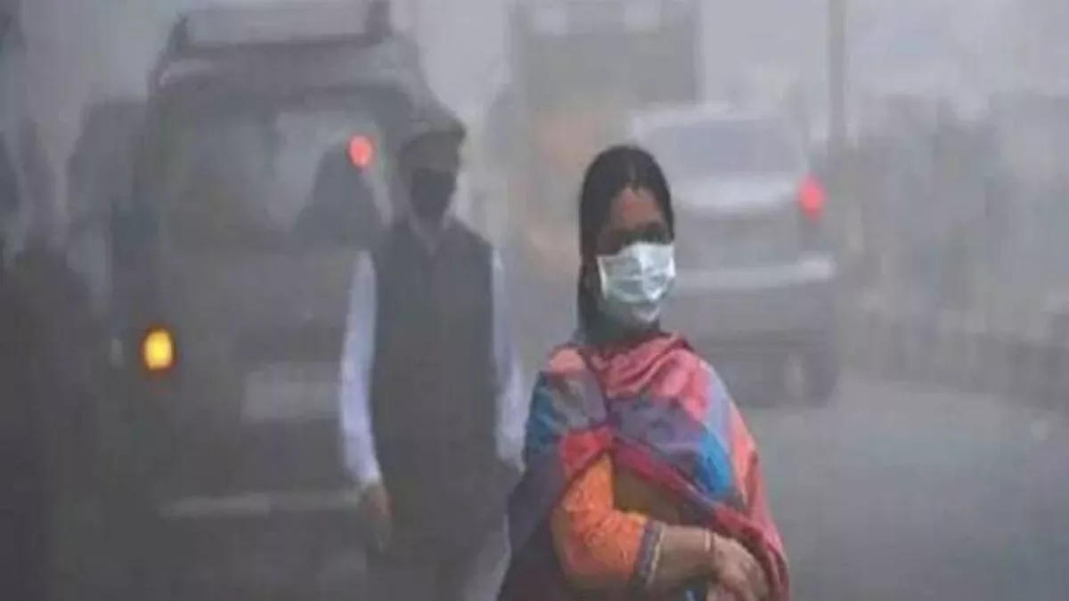 Uttar Pradesh Weather: यूपी में ठंड का कहर, कोहरे की चादर ने बढ़ाई मुश्किलें